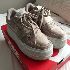 Nike Vandal 2k Platforms in Light Pink